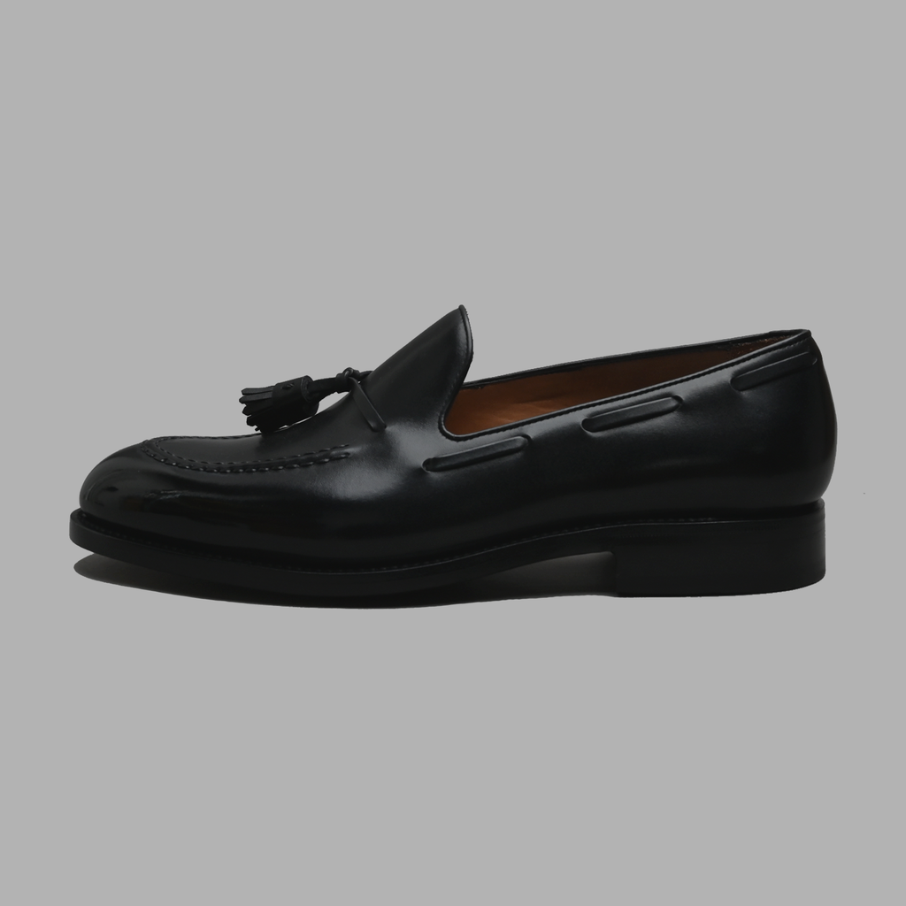 Tassel Loafer in Black Calf Leather â Seamless Bespoke